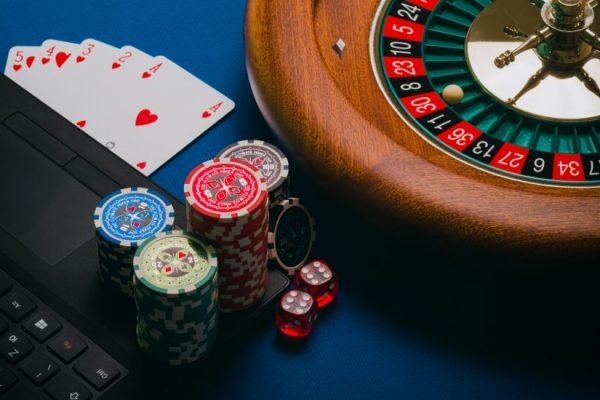 Baccarat online at AE Casino camp. How to play? What are the rules of playing?